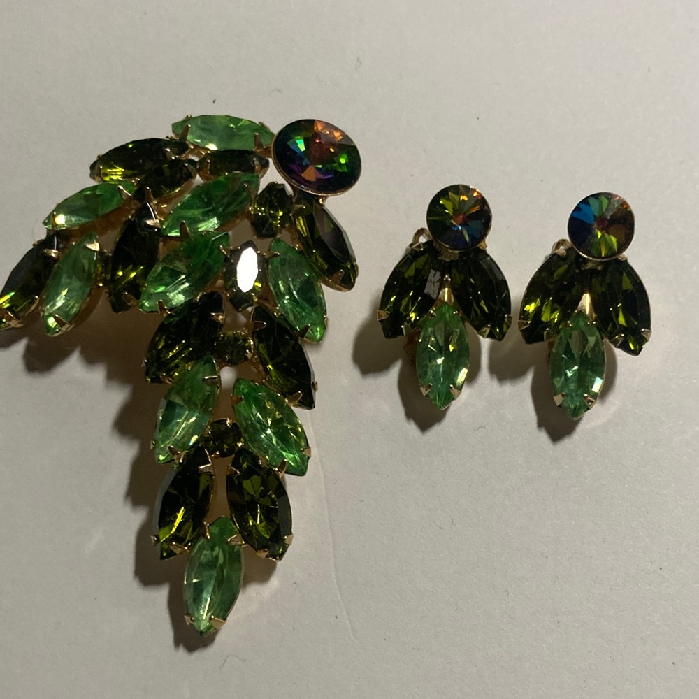 Elegant Green, Vintage uranium glass brooch and earring Jewelry Set